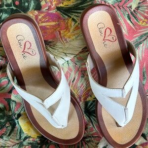 White leather Sandals size 6 1/2 gently worn